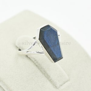 Handmade Labradorite Coffin Ring: 925 Sterling Silver (10x17mm)