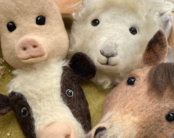 Decoración de pared con cabeza de animal de granja de lana hecha a mano: oveja, vaca, caballo, cerdo
