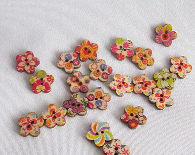 Flower Shaped Buttons, Set of 20 Wooden Buttons, Floral Buttons, Flower