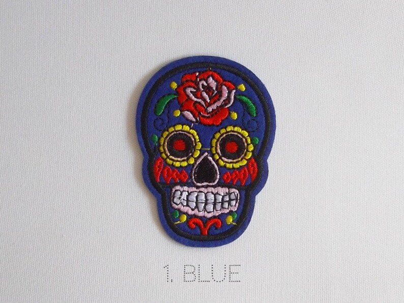 Grand Écusson Croix De Malte Têtes De Mort Patch Thermocollant Skulls à Thermocoller Transfert à Coller Au Fer à Repasser Applique Crane Brodé à Coudre Vêtement T-shirt Veste Biker Motard 14,2x14,2cm