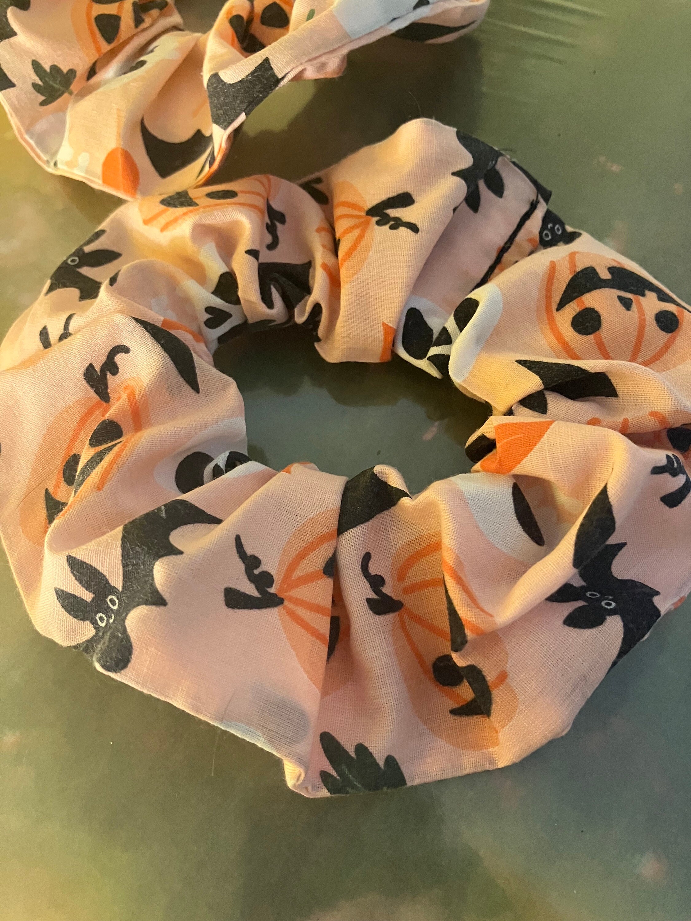 Goma para el pelo de calabaza y murciélago de Halloween