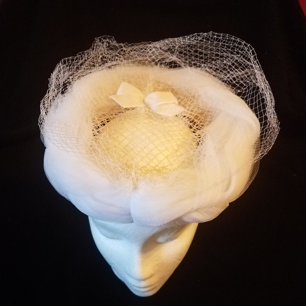 Women's Vintage Pill Box Netted Hat with Veil Wedding Formal Hat