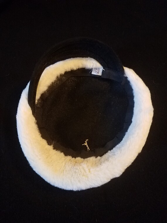 Vintage Women's White Faux Fur Beret hat with Bla… - image 6