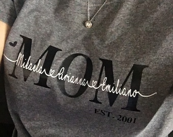 Benutzerdefiniertes Muttershirt mit Kindernamen, personalisiertes Mutter-T-Shirt, Valentinstag Geschenk für Mutter, neue Mutter Shirt, benutzerdefiniertes Muttergeschenk, Mutter-T-Shirt