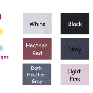 K&ouml;nnte beinhalten: Eine Tabelle mit 10 verschiedenen Farboptionen f&uuml;r T-Shirts. Die Farben sind: Wei&szlig;, Schwarz, Sportgrau, Rot meliert, Marineblau, Granatrot, Dunkelgrau meliert, Hellrosa und Gr&uuml;n meliert irisch. Der Text "Silmple Passion for Designs" befindet sich oben in der Tabelle.