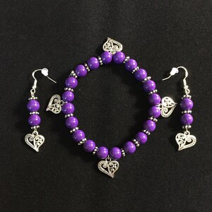 PURPLE glass beaded bracelet w/ dangling HEART charms and matching earrings, jewerly set, matched set, Love set, Glass and Silver, Valentine