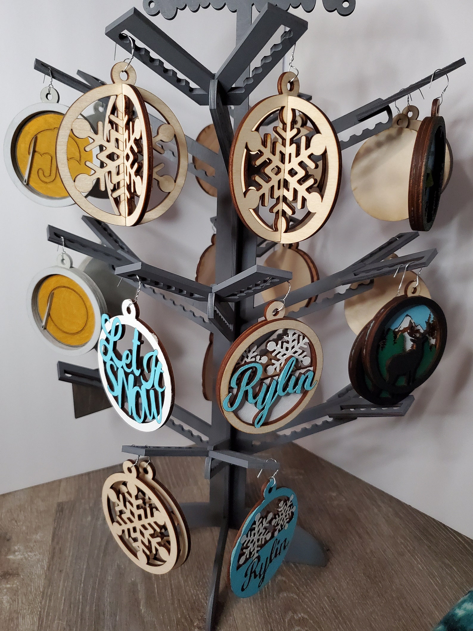 Vendor Ornament Display Rack and Tree Feature Ornament Display ...