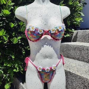 Gehäkelter Gänseblümchen-Bikini