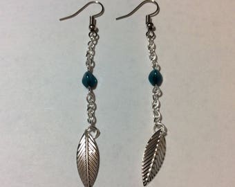 Earrings "leaf and triangular bead chained"