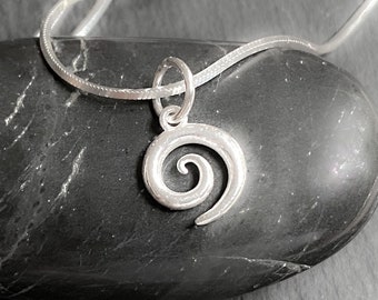 Collar colgante en espiral de plata de ley, collar con símbolo del círculo de la vida, joyería boho, regalo de aliento para ella