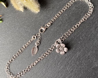 Tobillera de plata de ley con diseño de flores y hojas, pulsera de tobillo de doble cadena en capas, joyería de verano hecha a mano, idea de regalo para amantes de la jardinería.