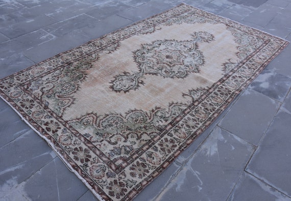 トルコ　ヴィンテージラグ　ベージュ　フローラル 215×112トルコヴィンテージラグフローラル ベージュ1055