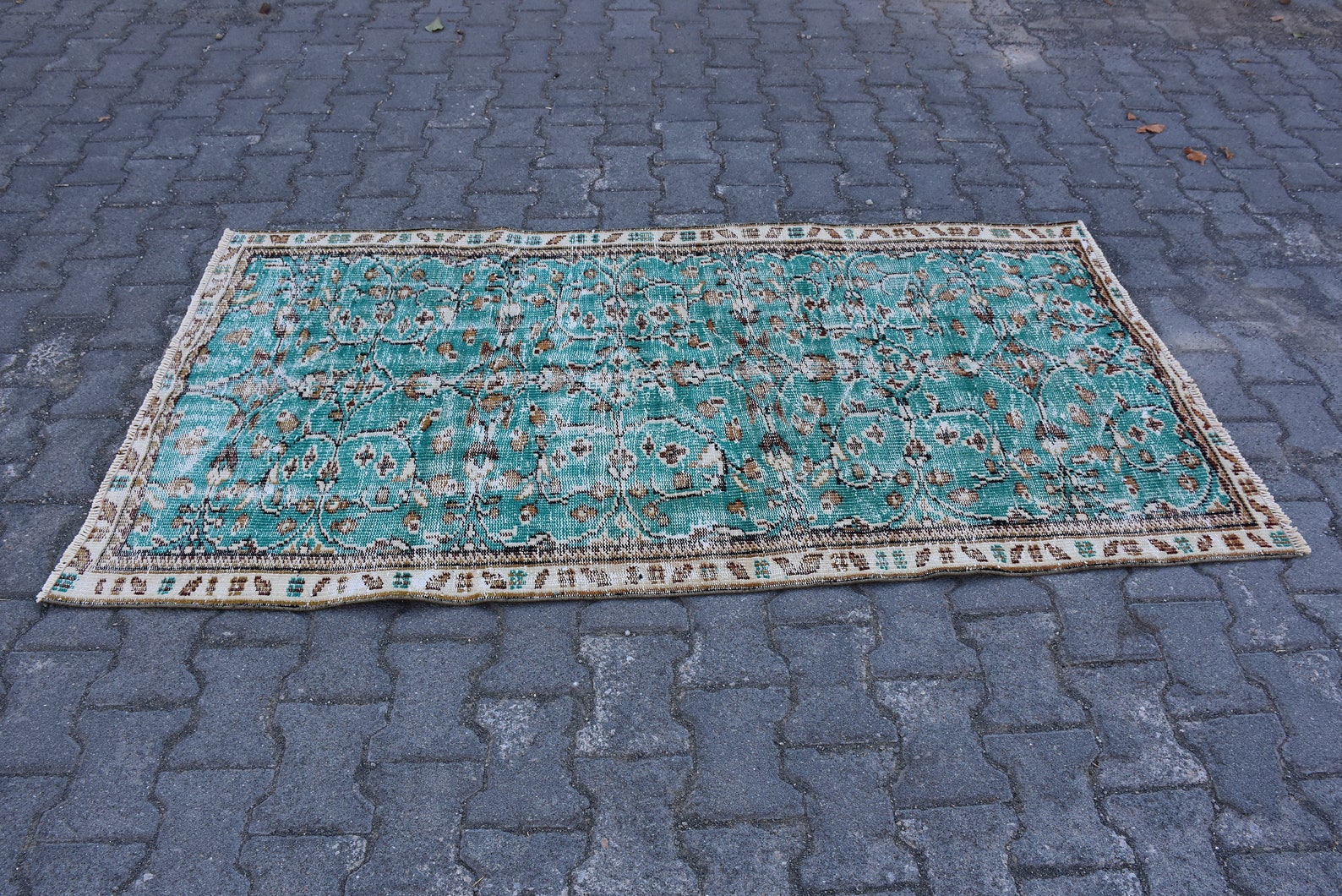 Fleur De Lis Living Petit tapis turc anatolien rétro en mauve pour l