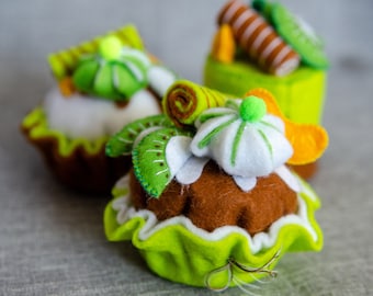 Set of three cupcakes