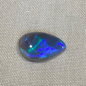 Opal 1.01ct solid Australian opal 12.5x8mm bright blue flashes with green #203