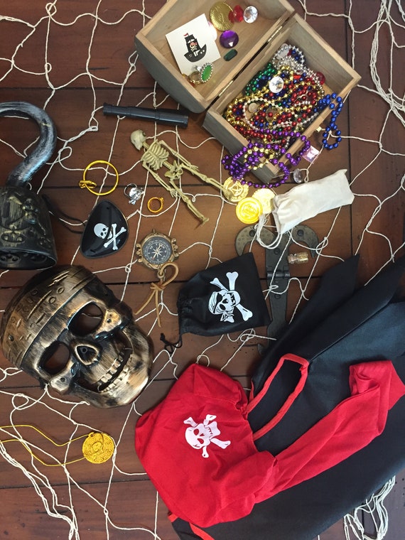 PIRATE SKELETON TREASURE CHEST KEYS TOY Childs Boys Girls Fancy Dress