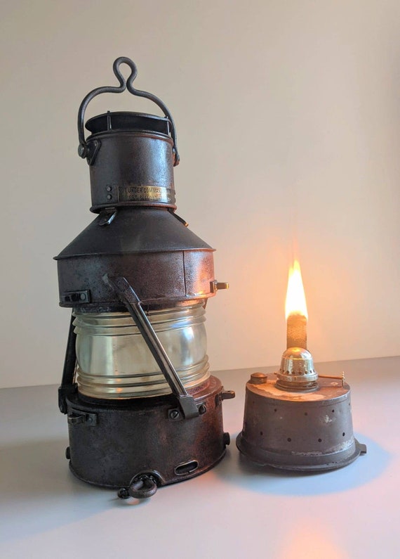 SHIPS LANTERN 　オイルランプ　KEROSENE LAMP Antique Vintage Best & Lloyd Ltd Ship's Masthead Steel