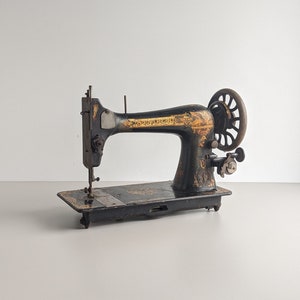 Vintage Singer Sewing Machine, 1940&#39;s, Not Working, For Decor