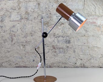 Lámpara de escritorio metálica ajustable de estilo moderno de mediados de siglo, estilo vintage.