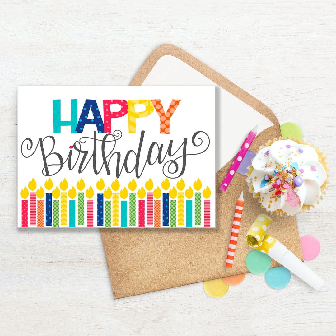 Biglietto D'Auguri Per Compleanno Con Candeline - 115x110 Mm - Vuoto Interno - Con Busta - Carta 280 G/m² - Colori Vari
