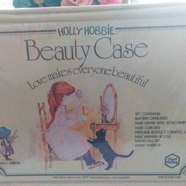 Holly Hobbie vintage 1970's Beauty Case and toy metal cooking set xx Lovely original Holly Hobbie children's tin plate set and beauty case.
