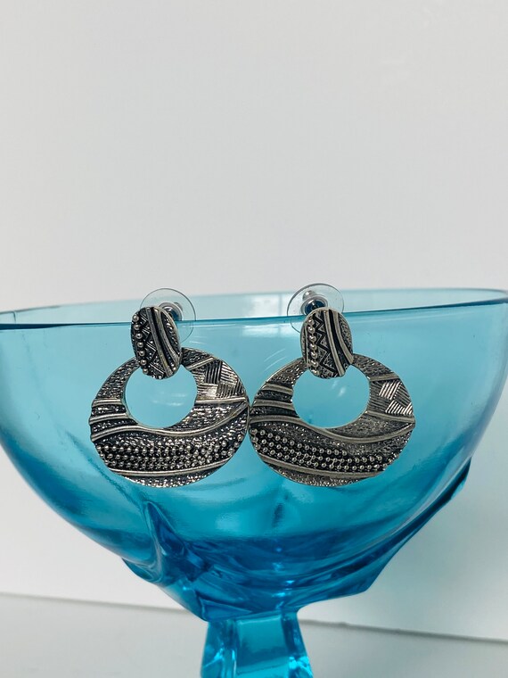 Silver Tone 1980's Earrings Large Silver Tone Abs… - image 2