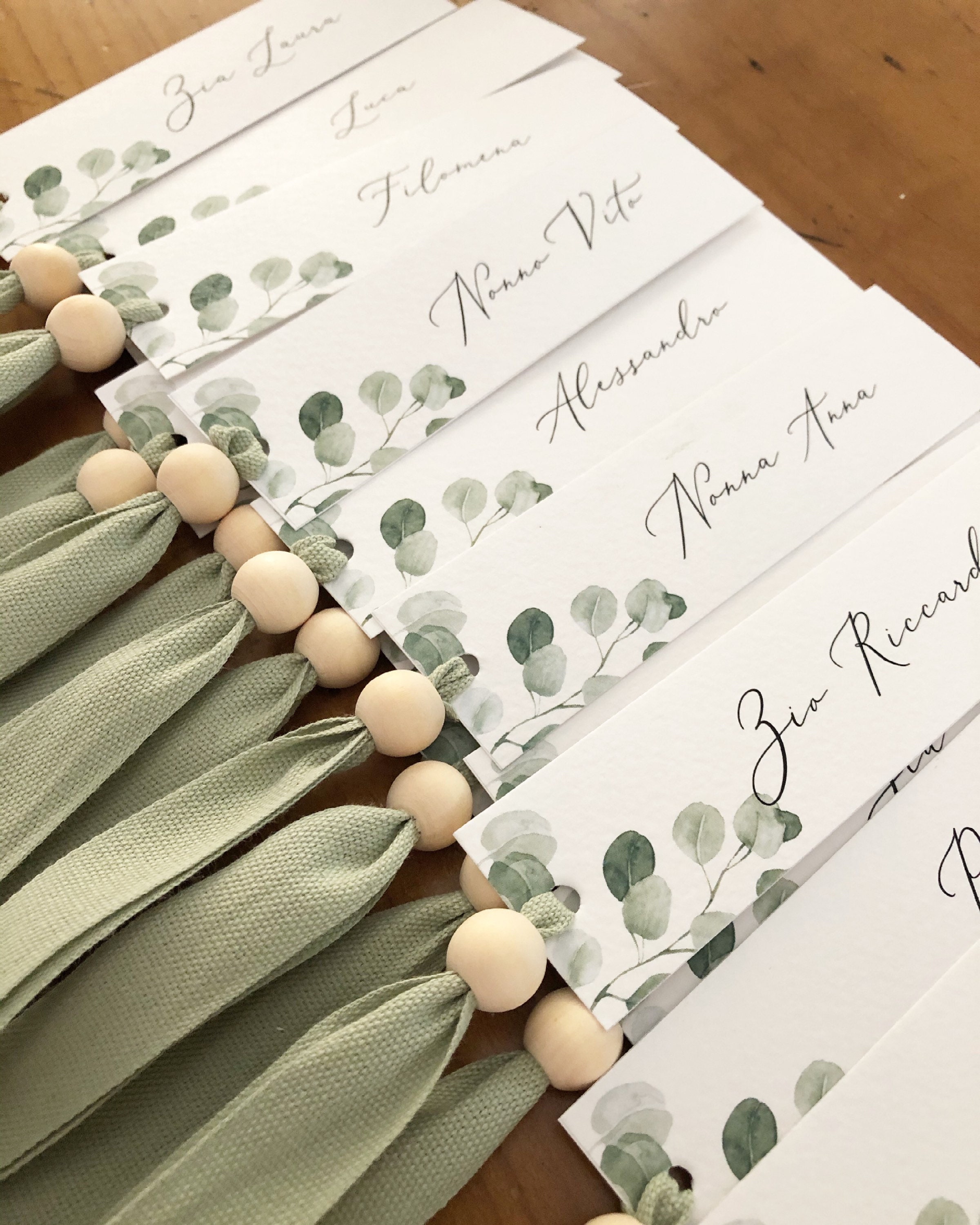 Cardboard place cards deals