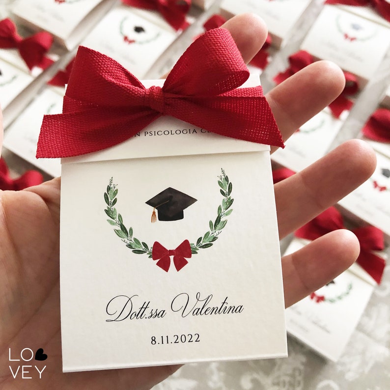 50 Scatoline Bomboniere A Forma Di Libro Per Laurea - Con Scritta Congratulazioni | Per Confetti E Ricordini - Foto 10