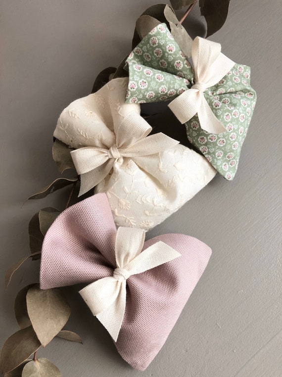 machine embroidery favor and gift bags for Baptism,Christening,Girls Favors,Baby showers Favor bag in sets of 10 or 15 pieces Swan