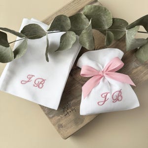 Occasione 48 sacchetti cotone fai da te ricamati lettere J B  rosa e nastro rosa, 2 euro cadauno