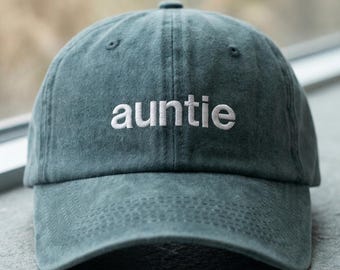 AUNTIE Embroidered Hat – Minimalist Aunt Gift Cap