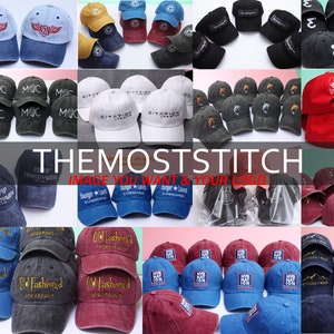 Op de afbeelding: Een verzameling van verschillende denim baseballcaps met verschillende geborduurde ontwerpen en logo's. De caps zijn in rijen op een witte achtergrond weergegeven. De tekst "THEMOSTSTITCH IMAGE YOU WANT & YOUR LOGO" wordt in het midden van de afbeelding weergegeven.