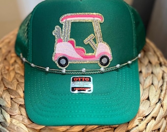 Golfen. Golfcart-truckerhoed voor dames, grappig middenprofiel