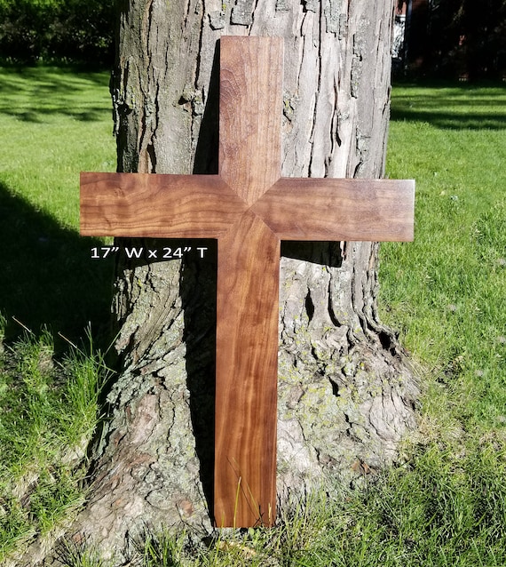 Cruz De Madera De Pino Con Base (Bricolaje)  Cruces de madera, Calado  madera, Cruz de madera