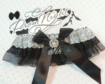 Black prom garter with year charm.  Custom colors prom garter,  Prom garters