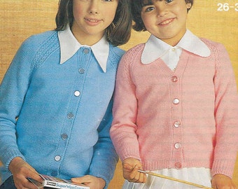 Cardigan pour filles 4 plis 26 pouces - 30 pouces Cardigan Modèle de tricot Téléchargement instantané PDF Modèle de tricot de cardigan scolaire