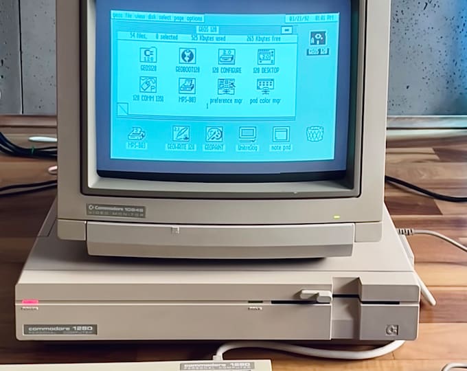 Commodore 1084SD1 Monitor Retro Gaming CRT Amiga C64/128 Retro PC