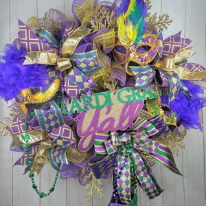 Mardi Gras Wreath, Mardi Gras Mask Wreath, Fat Tuesday Wreath, Deluxe Mardi Gras Mask Feathers and Beads, Gold Purple and Green Front Door