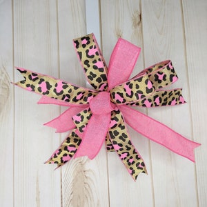 Laço de guirlanda com estampa de leopardo para o Dia dos Namorados: enfeite de fita rosa com arame
