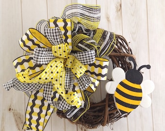 Bumble bee honey bee wreath for front door or porch, Summer bee grapevine twig wreath, Bee wreath summer door decor, Bee wall decor, Gifts