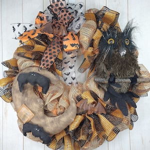 Halloween Owl Wreath: Spooky Bat & Moon Decor