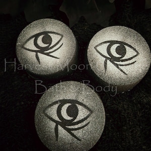 Moon-Eyed Bath Bomb