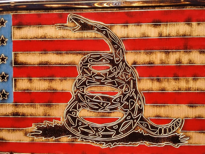 US Flag Factory 12"x18" Gadsden "DON'T TREAD ON ME" Flag - Outdoor SolarMax Nylon Flag - 100% Made In America (1 - Foto 2