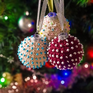 Crochet Pattern//Beaded Christmas Baubles image 1