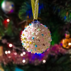 Crochet Pattern//Beaded Christmas Baubles image 3