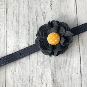 Grey Dog Collar Flower in a wool felt fabric image 1