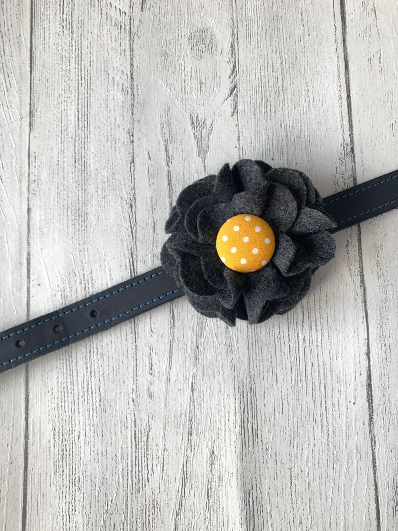 Grey Dog Collar Flower in a wool felt fabric image 1