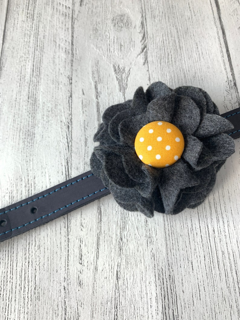 Grey Dog Collar Flower in a wool felt fabric image 3