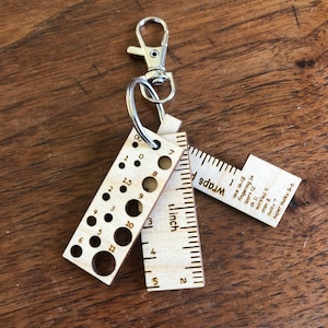 Knitting tool Keychain, Knitting Gift, Knitting Gauge, Knitting Wraps per Inch, Mini Ruler, Wood tools, Needle Gauge