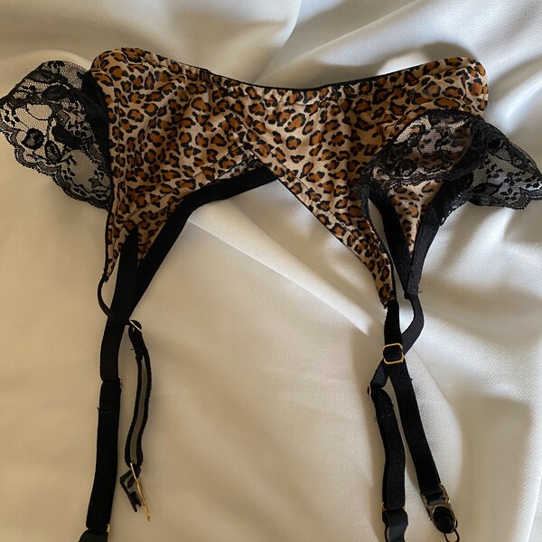Escarpins Raymondes en cuir verni d'Yves Saint Laurent Escarpins Raymondes en cuir verni d'Yves Saint Laurent